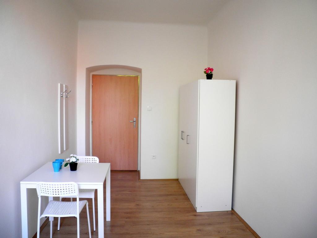Centrum Ubytovani Breclav Ruang foto